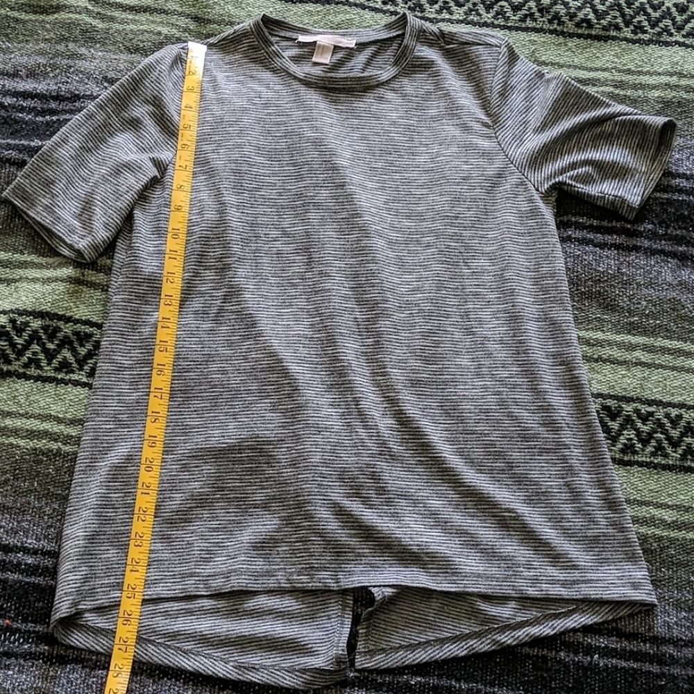 Forever 21 contemporary tulip back shirt